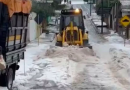 Ruas ficam cobertas de gelo após tempestade no RS
