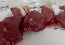 Homem é flagrado furtando pedaços de filé mignon em supermercado
