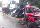 Acidente entre carros e caminhões deixa três mortos em SC