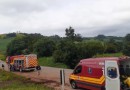 Saída de pista de carreta deixa motorista gravemente ferido na BR 163