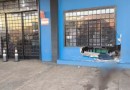 Mulher morre e bebê fica gravemente ferido após serem prensados por carro em estacionamento de supermercado no Paraná