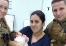 Recém-nascida de 10 dias é salva por policiais ao se engasgar com leite materno