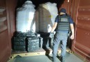 Receita Federal e PF apreendem 329 kg de cocaína em Navegantes e quatro pessoas vão presas
