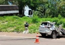 Colisão entre caminhão e três carros mata uma pessoa e deixa outra ferida