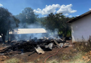 Incêndio destrói galpão e atinge residência no interior