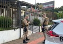 Homem pede água em residência, rouba celular e acaba preso