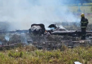 Avião de pequeno porte cai e pega fogo em fazenda de Goiás