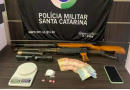 Ação policial no Oeste de SC encontra drogas, armas e pássaros em cativeiro
