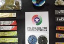PM lavra TC para dois homens por posse de drogas