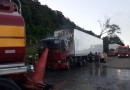 Incêndio atinge carreta na BR-163