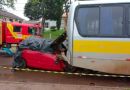 Motorista morre após bater em ônibus estacionado no Oeste