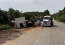 BR-163 totalmente interditada entre Guaraciaba e São José do Cedro para retirada de carretas acidentadas