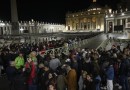 Fiéis se despedem do papa no último dia de velório