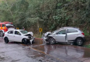 Colisão frontal entre Onix e Gol deixa dois motoristas feridos no Extremo Oeste