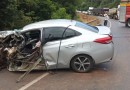 Colisão entre carro e caminhão deixa duas pessoas feridas na BR-282