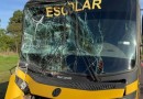 Acidente entre carreta e ônibus escolar na BBR-158 deixa feridos