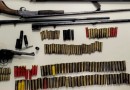 Armas e munições são apreendidas e homem de 59 anos é preso