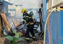 Bombeiros controlam incêndio e salvam casa de idosa