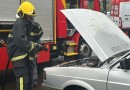 Bombeiros controlam incêndio em veículo na Avenida Adelino Mangini