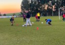 Projeto voluntário ensina futebol para crianças no distrito de Idamar