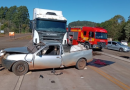 Colisão entre carro e caminhão deixa duas pessoas feridas na BR 163