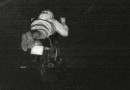 Radar flagra motociclistas a 184 km/h e fazendo “Super-homem” em Avenida de Joinville