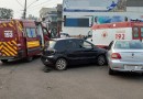 Colisão entre dois automóveis é registrada na Rua Presidente Vargas