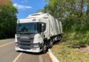 Ao fazer manutenção no caminhão, veículo perde freios e atropela motorista