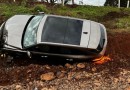 Gol corta a frente e causa colisão com Jaguar na SC-163 em Descanso