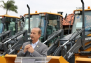 Governador de SC entrega 40 retroescavadeiras a 36 municípios