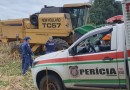Jovem morre preso em plataforma de colheitadeira