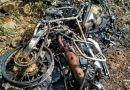 Motocicleta fica completamente destruída por incêndio