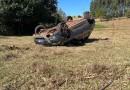 Mulher fica ferida após capotamento na SC-492