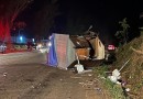 Motorista foge após acidente com reboque na BR-282