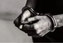 Marido é preso após arremessar banco de madeira na esposa em Lages