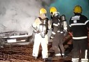 Veículo é destruído por incêndio