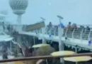 Cruzeiro é atingido por ventania e mobília voa em passageiros