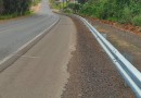 Grades de proteção são implantadas nas proximidades do KM 10, sentido a Santo Antonio do Sudoeste