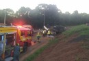 Carreta capota e motorista morre preso às ferragens na SCT-480