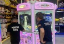 Polícia investiga fraude em máquinas de pegar bichinhos de pelúcia