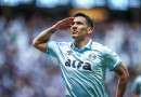 Grêmio vence o Atlético-MG de virada e respira aliviado