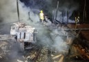 Bombeiros usam 25 mil litros de água para combater incêndio em madeireira