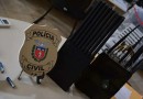 Armas, bloqueadores de sinal e maconha são apreendidas