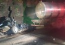 Motorista morre em grave acidente entre carro e carreta na BR-282