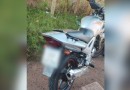 Jovem motociclista fica ferido após colisão com caminhonete