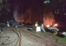 Bombeiros controlam incêndio em galpão no interior