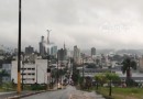 Alertas da Marinha e Inmet preveem ventos fortes e tempestades em pelo menos 148 cidades do Paraná