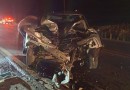 Idoso é socorrido após colisão entre picape e carreta na BR-282