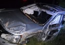 Após colidir em caminhão automóvel fica destruído na SC 161