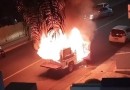 Veículo é destruído por incêndio no Centro de Concórdia